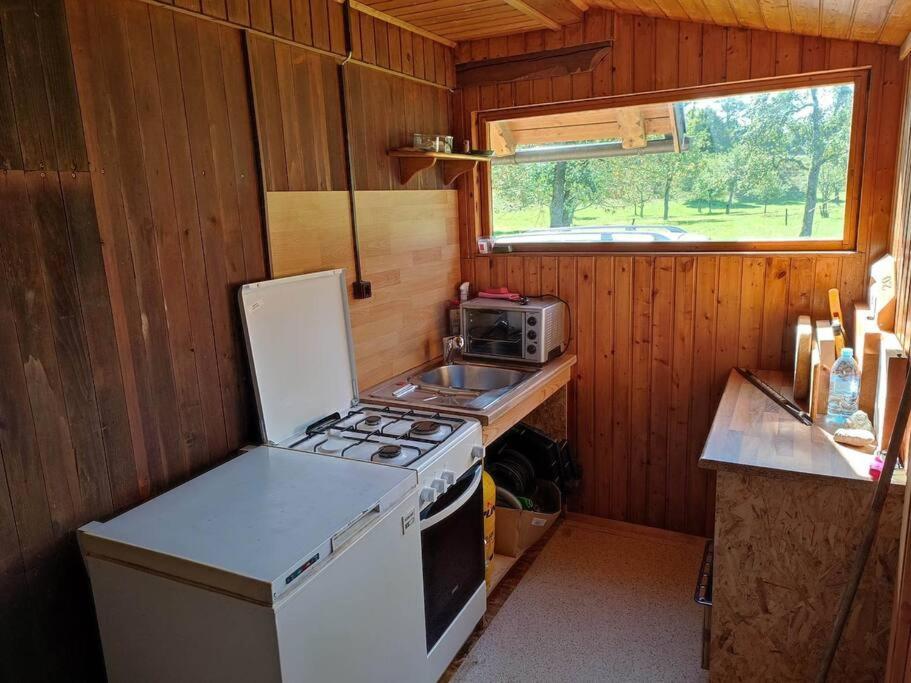 Beehive Cabin On A Farm Radovljica Zewnętrze zdjęcie